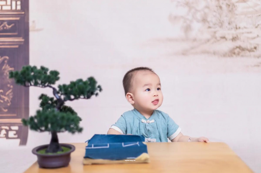中卫怀孕肚子中间凹两边凸